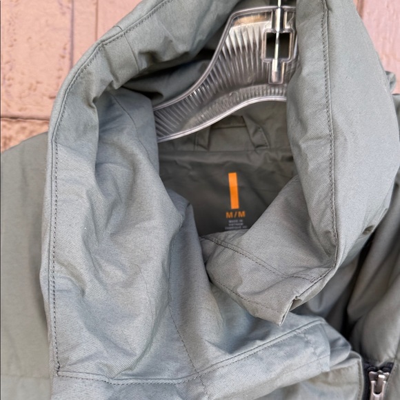 Lucy Puffer Vest with Zipper Pockets - Picture 2 of 6